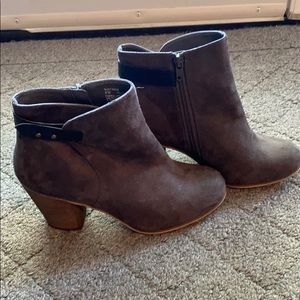 *SOLD* Abound Bootie, Gray size 8W